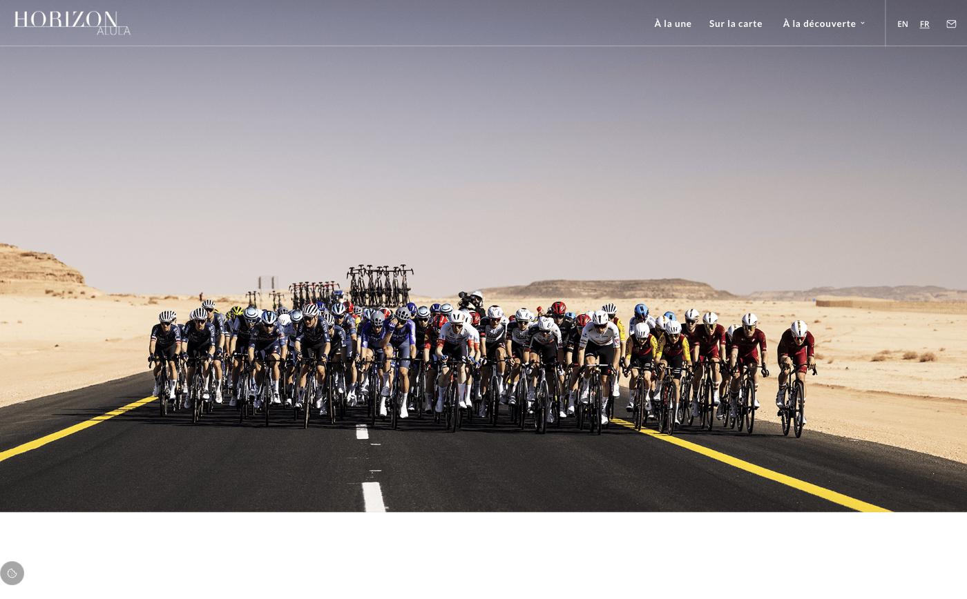 Nouvelle version du site horizon-afalula.com : ouverture de l’article consacré à la Team Jayco AlUla, avec l’identité visuelle actualisée du magazine.